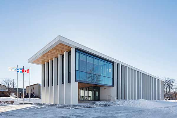Une architecture bioclimatique pour l’hôtel de ville de Rigaud