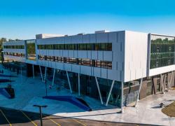 La nouvelle école secondaire du Havre vise une certification LEED Argent. Photo : Pomerleau