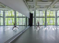 Édifice Wilder : nouvel espace danse sur fond vert - Photo : Michel Brunelle