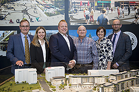 De gauche à droite : Charles Beaudoin, président de Divalco, Maude Marquis-Bissonnette, conseillère, District du Plateau, Gatineau, Nicolas Tremblay, président de Construction Junic, Charles Tremblay, fondateur de Construction Junic, Marie-Andrée Pelletier, chef de la direction de Construction JPL, Roel Langeveld, président de Construction JPL - Photo : AGORA