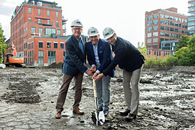 La mise en chantier officielle du projet réunissait notamment Michel Langlois, président de la Chambre de commerce et d’industrie du sud-ouest de Montréal; Vincent Chiara, président du Groupe Mach; et Philipe Tomlinson, maire de l’arrondissement d’Outremont. Photo de Groupe Mach