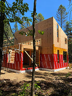 Construction de La Sitelle dans le cadre du projet Auvergne laboratoire vivant. Crédit : Richard Trempe