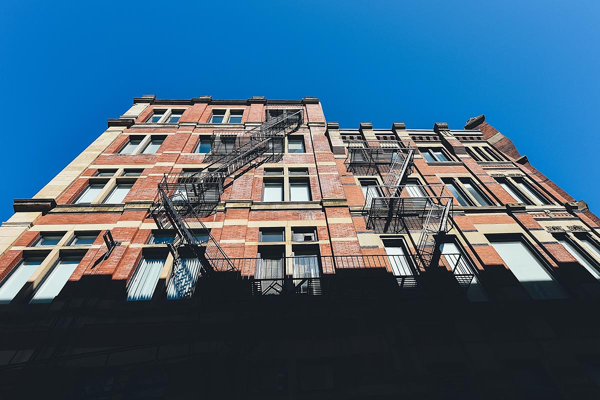 Le programme MultiRés contribuera aux efforts de décarbonation tout en augmentant la valeur des immeubles plus anciens et défavorisés.  Photo : Annie Spratt (Unsplash)