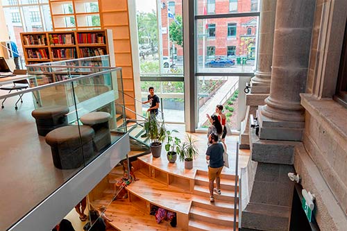 L’agrandissement de la bibliothèque Maisonneuve a été réalisé dans une perspective de développement durable et de mise en valeur du patrimoine. Photo: Mélanie Dusseault