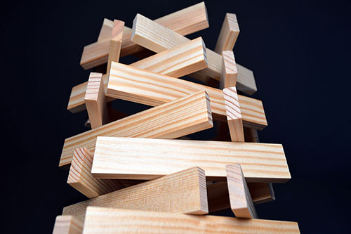 Seul matériau biosourcé actuellement utilisé en structure, le bois est évidemment au cœur de l’initiative de construction bas carbone propulsée par Cecobois. 