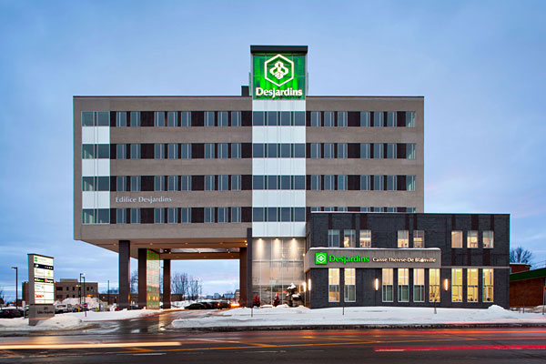 Caisse Desjardins Thérèse-De Blainville - Photo : Rubin & Rotman Architectes Caisse Desjardins Thérèse-De Blainville - Photo : Rubin & Rotman Architectes