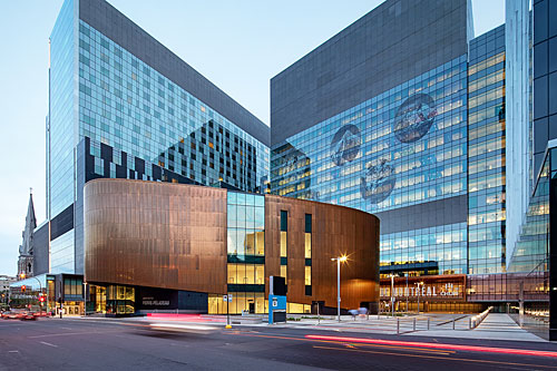 Dernière phase du nouveau complexe hospitalier du CHUM et amphithéâtre Pierre-Péladeau. Crédit : Adrien Williams et Olivier L. Gariépy