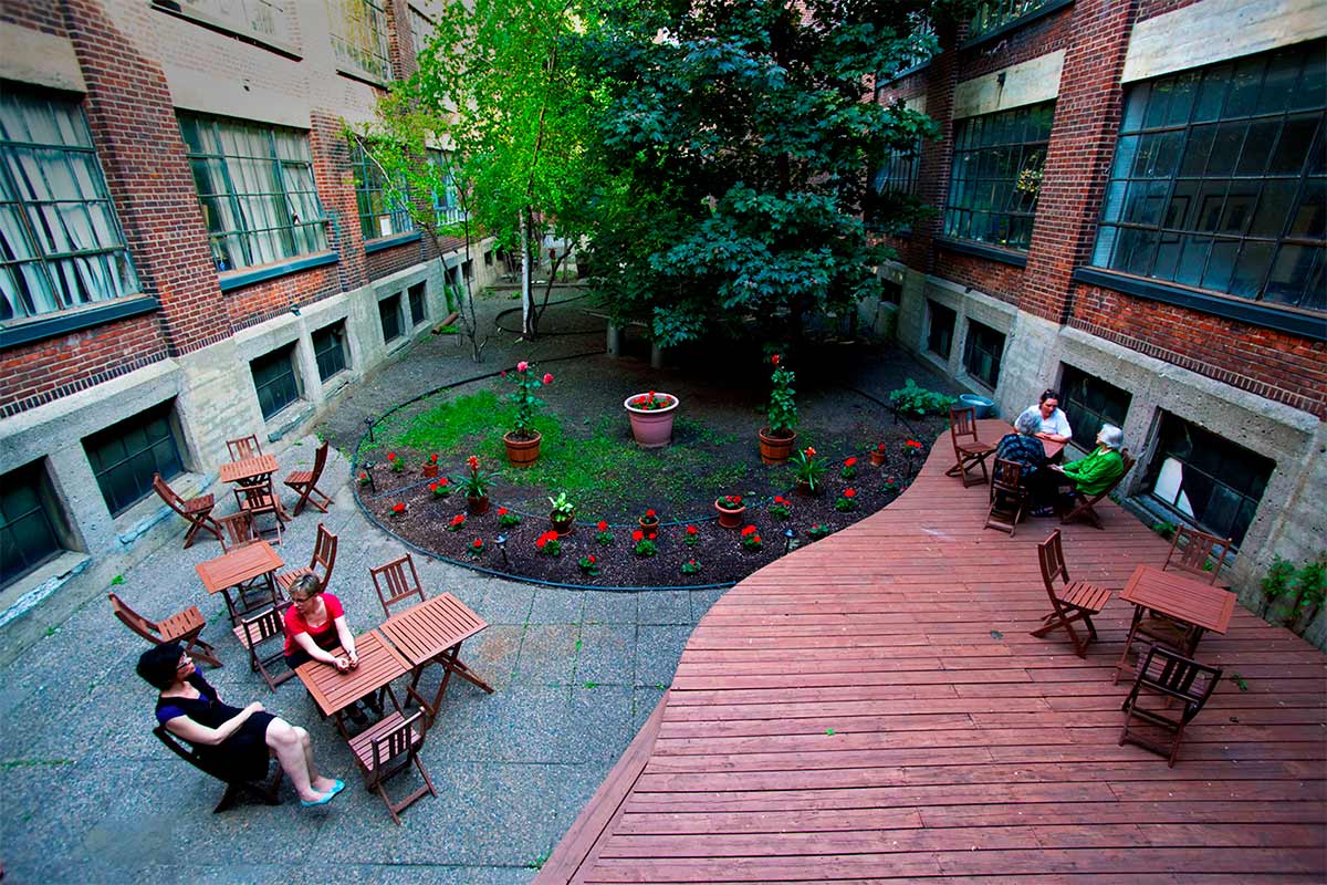 Le Complexe du Canal Lachine est une ancienne manufacture transformée par Quo Vadis en écosystème créatif certifié BCZ. Crédit : GI Quo Vadis