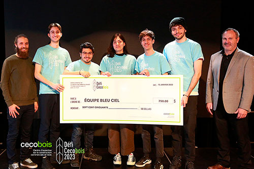 Nicolas Dionne, ingénieur du département de Services techniques chez Nordic Structures, Philippe Godin (École Polytechnique de Montréal), Jose Eduardo Gomez Osorio (École de technologie supérieure), Alexandra-Ioana Vasile (Université de Montréal), Charles-Alexandre Côté (Université Laval), Henri Courbon (Université du Québec à Chicoutimi), Louis Poliquin, directeur de Cecobois. Crédit : Jonathan Avenel | Cecobois