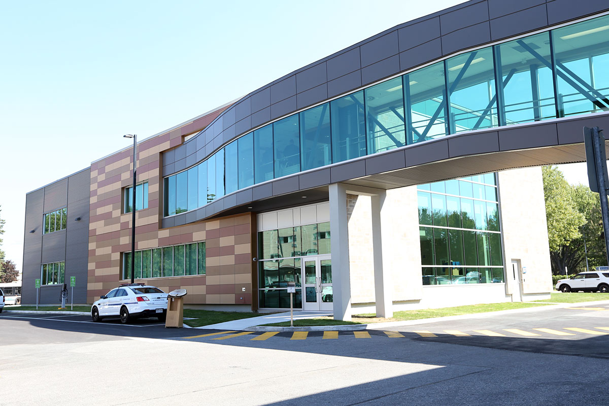 Pavillon de formation à l’École Nationale de Police du Québec. Crédit : SQI