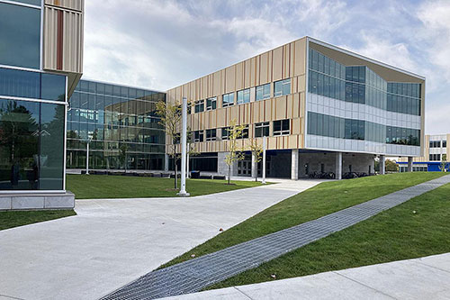 L'école secondaire du Phare comporte 43 classes. Crédit : CSS des Premières-Seigneuries