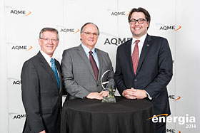 François Dépelteau (Cofely Services), Guy Lamarre (Ivanhoé Cambridge) et David Heurtel (ministre du Développement durable de l’Environnement et de la Lutte contre les changements climatiques) - Photo de AQME