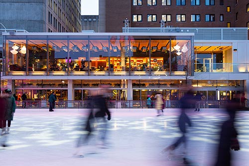 Esplanade Tranquille du Quartier des spectacles. Crédit : Steve Montpetit