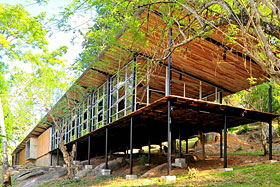 Deuxième prix des Global Holcim Awards 2015 - Une bibliothèque verte et communautaire près de Colombo au Sri Lanka - Photo de Holcim