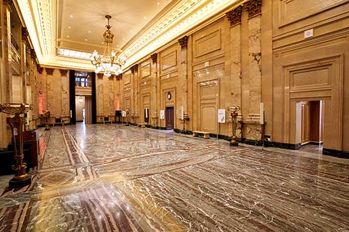 Le grand hall de l'hôtel de ville. Photo : Ville de Montréal/Sylvain Légaré