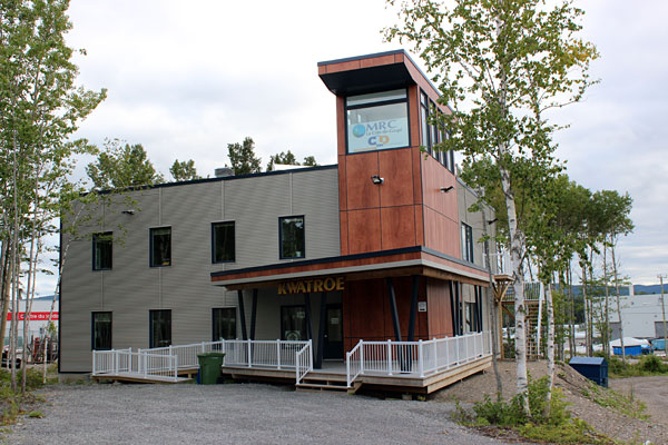 Édifice de Kwatroe - Photo : Kwatroe Consultants Édifice de Kwatroe - Photo : Kwatroe Consultants