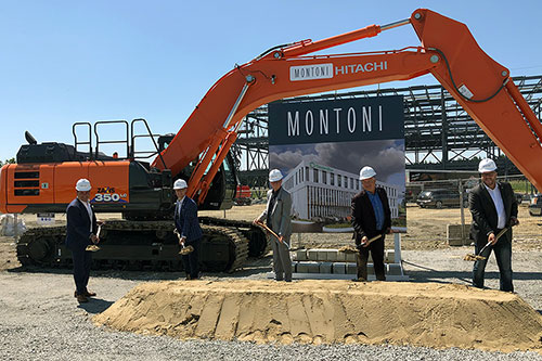 La mise en chantier officielle de la Tour Desjardins réunissait, de gauche à droite : Dario Montoni, président du Groupe Montoni; Guillaume Tremblay, maire de Mascouche; Alain Raiche, président du comité de coordination de Service Signature Desjardins Lanaudière; Joël Landry, président du comité de coordination de Desjardins Entreprises Lanaudière; et Eugène Jolicoeur, conseiller municipal et président du comité consultatif sur les travaux publics et d’ingénierie de la Ville de Mascouche. Photo : Montoni