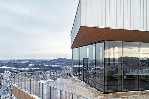 Le chalet du sommet Bromont. Photo : Phil Bernard