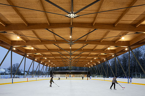 La patinoire couverte du parc des Saphirs. Photo : Stéphane Groleau