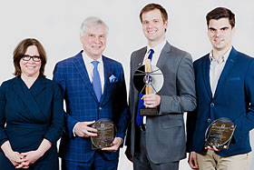 Sylvie Perrault, présidente de l’Association des architectes en pratique privée du Québec; Peter Trent, maire de la Ville de Westmount; Ian Olechnowicz, ingénieur en structure chez CIMA+; Louis-Philip Bolduc, gérant de projets chez Pomerleau - Photo de AICQ