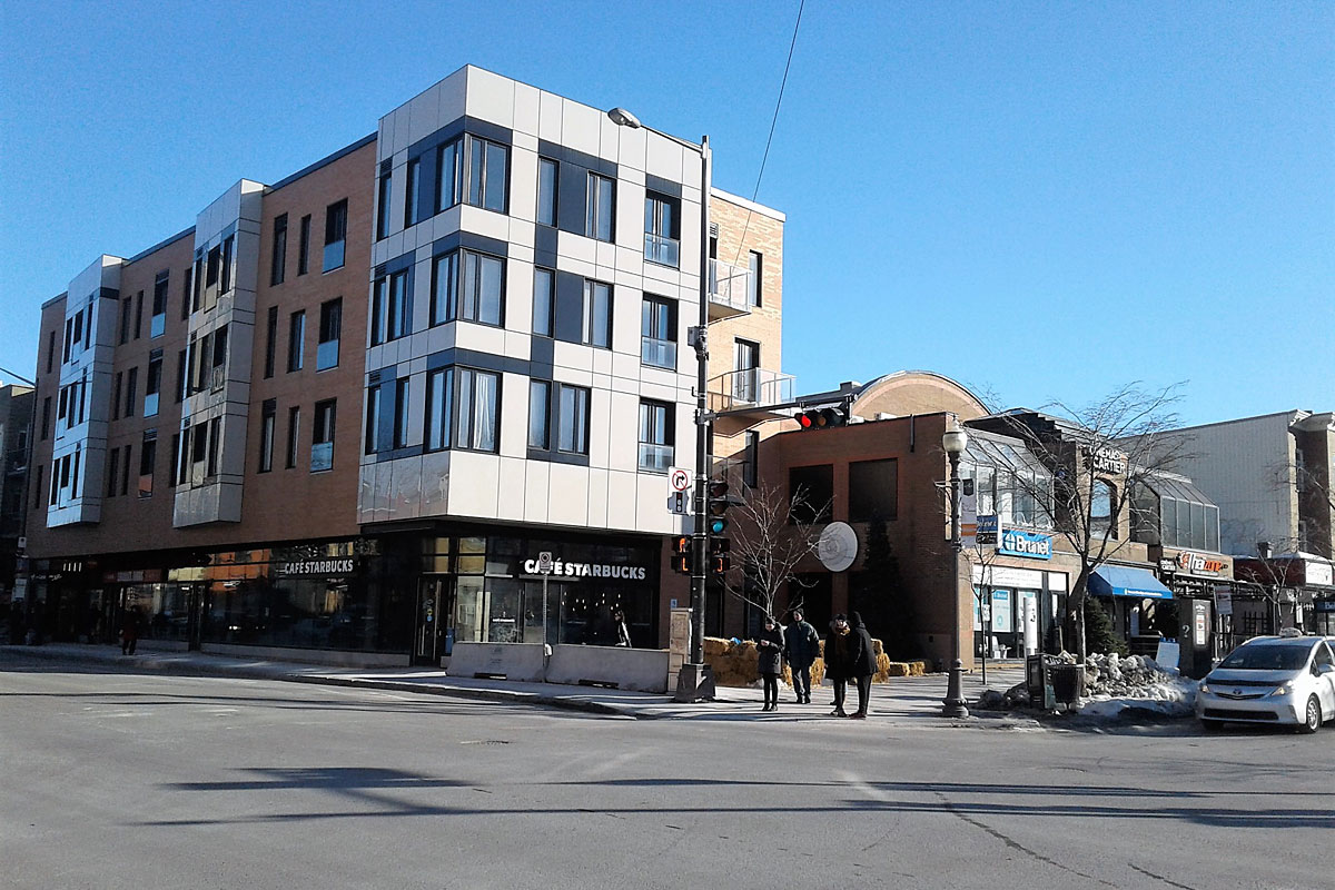 Starbucks Cartier & René-Lévesque. Crédit : Jeangagnon, Wiki Commons (CC BY-SA 4.0) Starbucks Cartier & René-Lévesque. Crédit : Jeangagnon, Wiki Commons (CC BY-SA 4.0)
