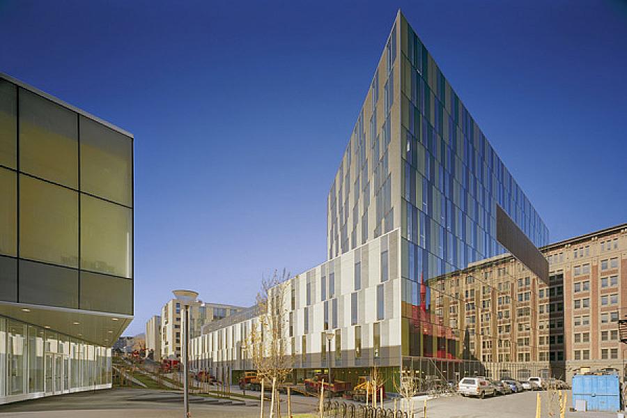 Le Pavillon Des Sciences Biologiques De L Uqam Voir Vert Le Portail Du Batiment Durable Au Quebec