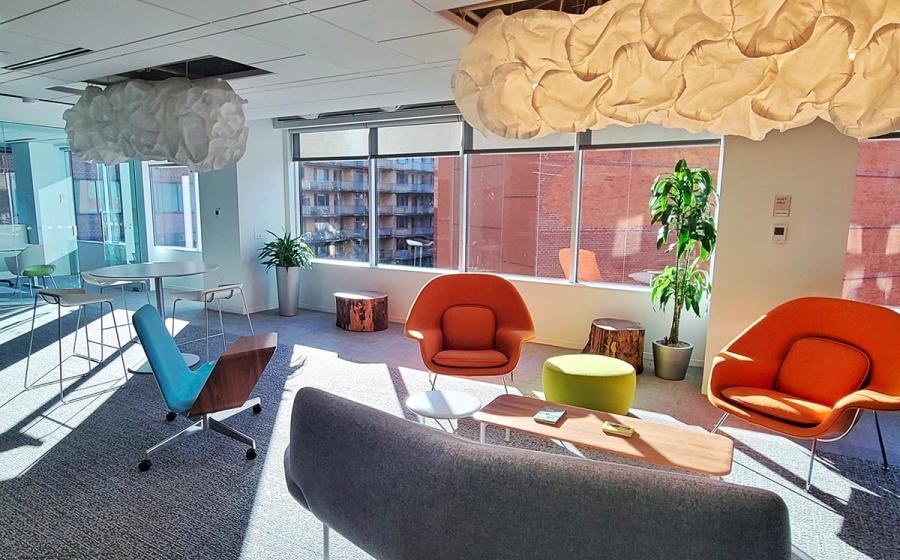 Le siège social de l’U.S. Green Building Council (USGBC) est certifié trois fois platine : LEED, TRUE et WELL.  Photos : USGBC et Perkins & Will
