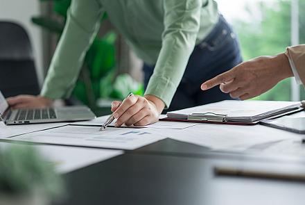 La firme d’architecture a récemment mis en ligne son rapport de stratégies durables, qui aborde ses résultats de 2024 et ses objectifs pour atteindre la carboneutralité d’ici 2030.