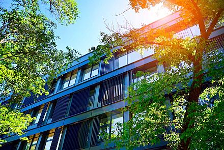 Le Projet de loi sur la performance environnementale des bâtiments vise à accélérer la décarbonation des bâtiments neufs et existants.