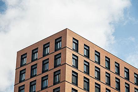 C’est le 4 juin que l’Ordre des architectes du Québec (OAQ) a publié le Guide Mieux concevoir, une ressource destinée à ses membres ainsi qu’à toute organisation impliquée dans la conception, la planification et la construction de milieux de vie.