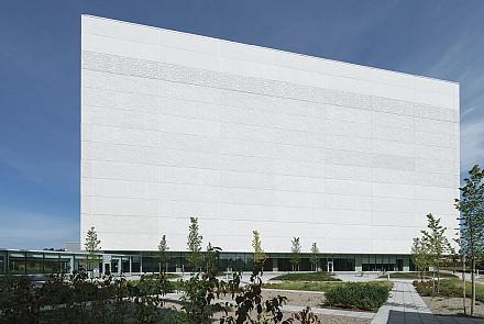 Bibliothèque  et Archives Canada inaugure le premier centre d'archivage carbone net zéro en Amérique. Photo : Roy Grogan Photography