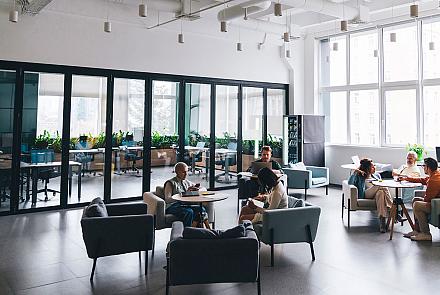 Les milieux de travail axés sur les activités (MTAA) favoriseraient la productivité des employés.