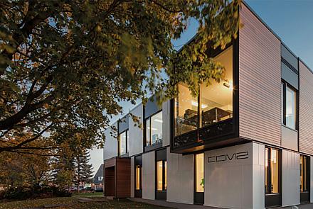 Pour la firme d’architecture basée à Québec et à Lévis, il s’agit d’une étape de plus «dans l’intégration du développement durable» en «structurant» cette vision au sein de l’entreprise. Crédit: CCM2