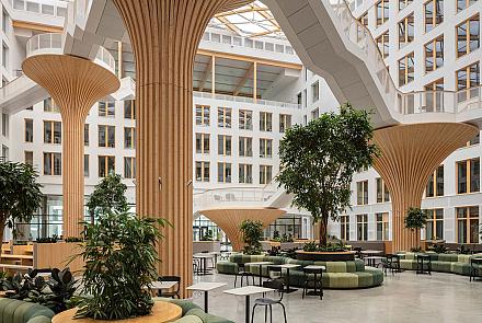EDGE Suedkreuz Berlin, un complexe de bureaux réalisé avec une structure hybride en bois. Crédit :  HG Esch