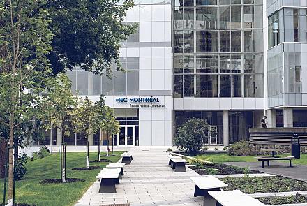 Le nouveau pavillon moderne, lumineux et durable de HEC Montréal au centre-ville. Photo : HEC Montréal