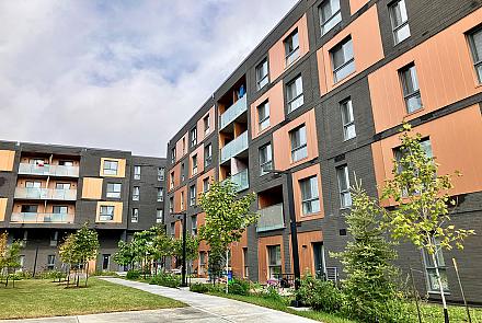 La Ville de Laval a reçu des honneurs pour ce projet de logements sociaux et abordables durant le gala Ovation municipale de l’Union des municipalités du Québec, qui a eu lieu le 16 mai dernier, à Québec. Crédit : Ville de Laval