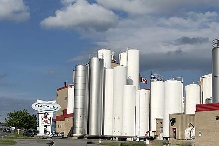 Image extérieure de l'usine située à Victoriaville. Crédit : SOFIAC