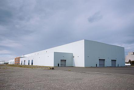 Depuis avril, des travaux d’aménagement sont en cours à l’ancienne usine Enercon, située au 300, rue du Port. Crédit : Courtoisie Groupe Rioux