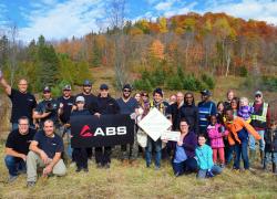 Les équipes de Groupe ABS et Arbre Évolution. Photo : Groupe ABS
