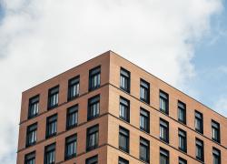Le Conseil du Bâtiment durable du Canada (CBDCA) a révélé le 11 mars des données préliminaires sur le coût des rénovations majeures visant à décarboner les bâtiments.