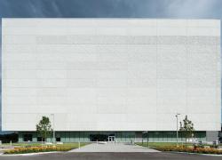 L’édifice d’entreposage et de préservation carbone net zéro de Bibliothèque et Archives Canada à Gatineau, inauguré en novembre dernier. Photo : Roy Grogan Photography