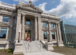 La nouvelle bibliothèque Maisonneuve se veut exemplaire en termes d’économie d’énergie et vise la certification LEED Argent.  Photo : Mélanie Dusseault