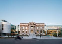 Le Prix Architecture de bibliothèques et de centres d’archives du Québec 2023 de la Fédération des milieux documentaires a été remis à la bibliothèque Maisonneuve. Photo : Adrien Williams