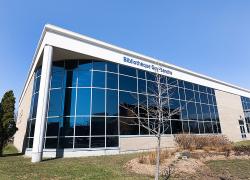 La Ville de Gatineau a lancé, le 22 septembre, un concours international d’architecture pour agrandir et réaménager la bibliothèque Guy-Sanche, située sur le boulevard de la Gappe. Crédit : Ville de Gatineau