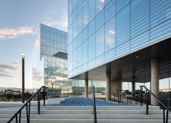 •	Le Complexe des sciences du Campus MIL de l’Université de Montréal. Photo : Stéphane Groleau