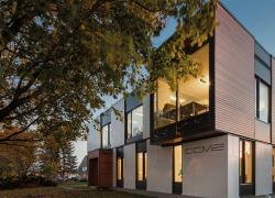 Pour la firme d’architecture basée à Québec et à Lévis, il s’agit d’une étape de plus «dans l’intégration du développement durable» en «structurant» cette vision au sein de l’entreprise. Crédit: CCM2
