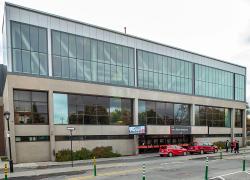 Le centre d'activités Étienne-Desmarteau, situé dans l’arrondissement de Rosemont–La Petite-Patrie, a obtenu la certification LEED Argent. Photo : Ville de Montréal