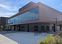 L’inauguration du centre communautaire marque d'ailleurs la conclusion de la première phase du projet de revitalisation du secteur Val-Martin. Crédit : Ville de Laval