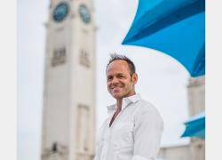Claude Cormier à la plage de l’Horloge, Montréal, 2012. Photo : Will Lew 