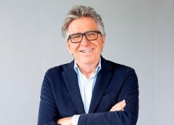 Le Québec perd un grand architecte : Claude Provencher, bâtisseur engagé et avant-gardiste, cofondateur de la firme Provencher_Roy, laisse une trace indélébile dans le paysage montréalais avec des réalisations sensibles et innovantes. Crédit : Provencher_Roy